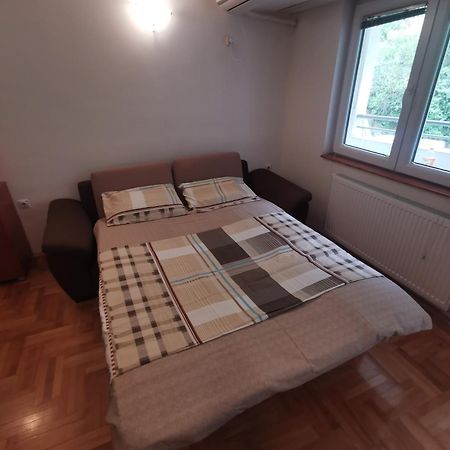 スコピエZagrebska Flatアパートメント エクステリア 写真