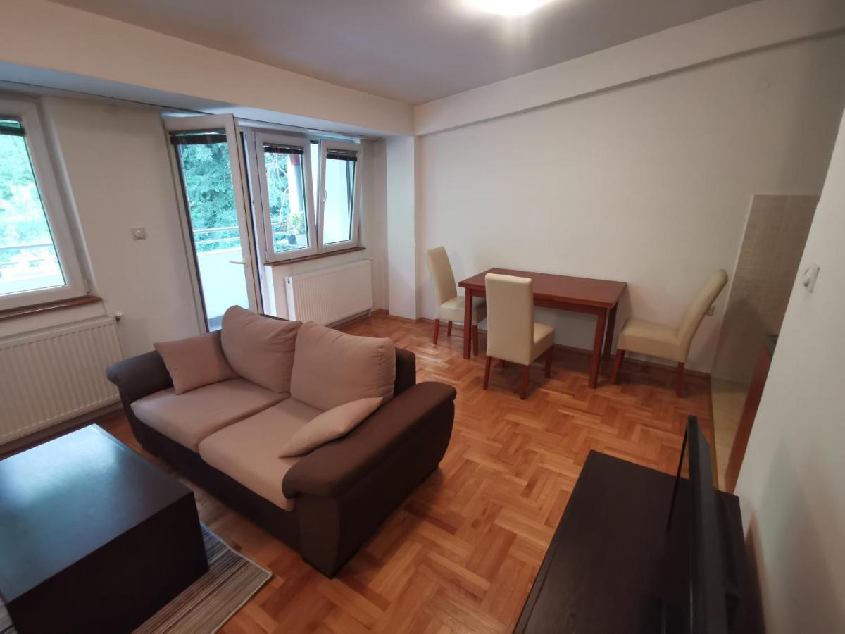 スコピエZagrebska Flatアパートメント エクステリア 写真