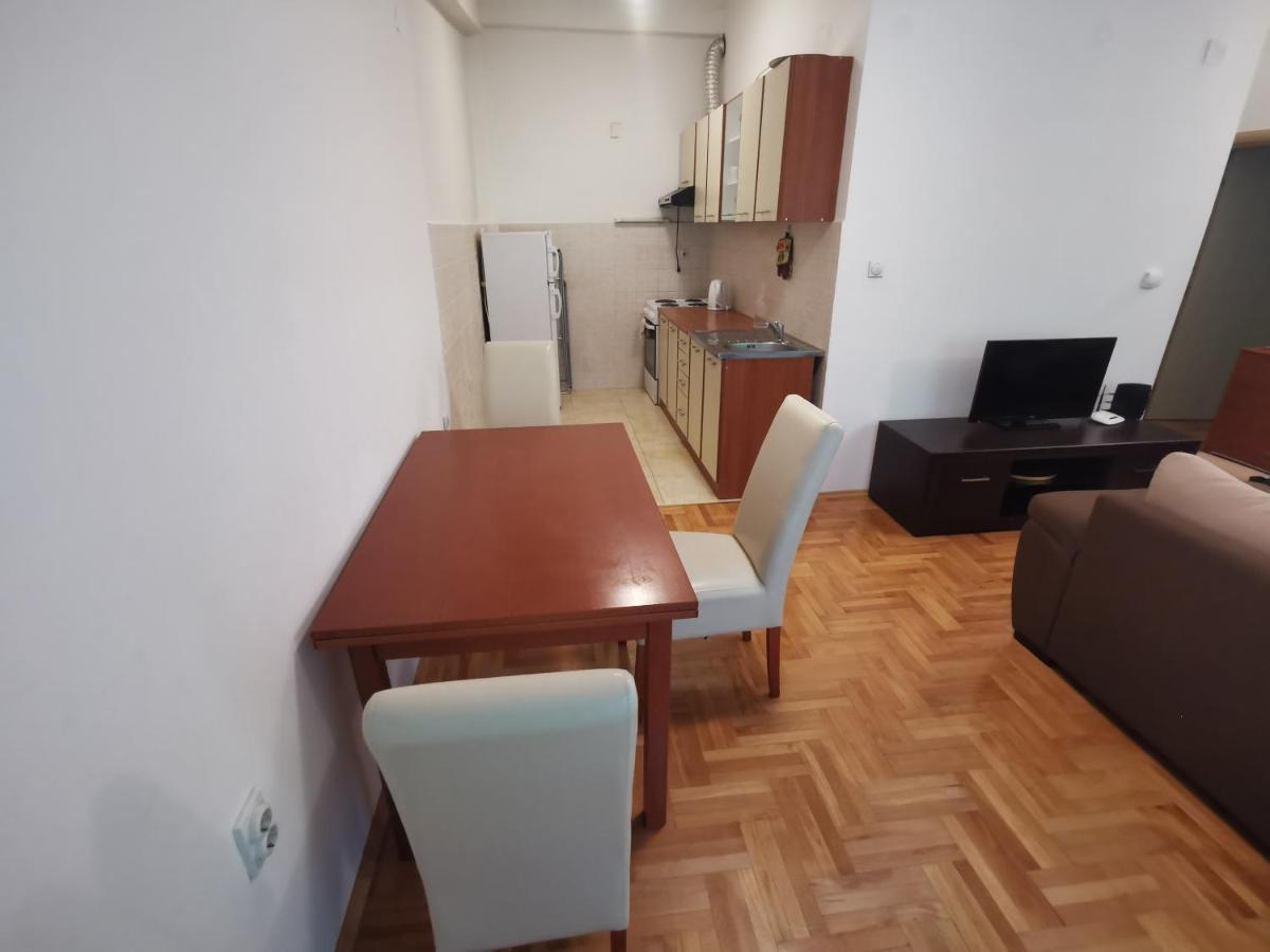 スコピエZagrebska Flatアパートメント エクステリア 写真
